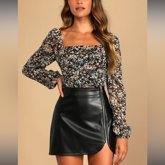 Lulus Tops - Mood Setter Black Floral Print Ruched Long Sleeve Top